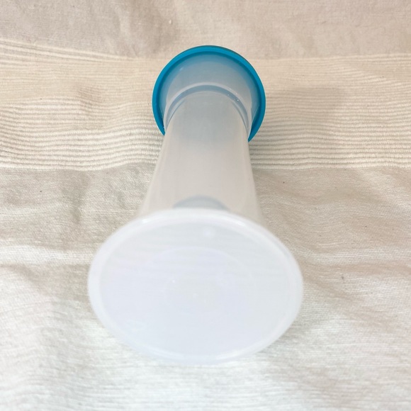 Tupperware Large Salt Shaker NWOT - Picture 4 of 9
